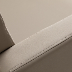 Fotel fryzjerski Gabbiano Elda beżowy z czarną podstawą